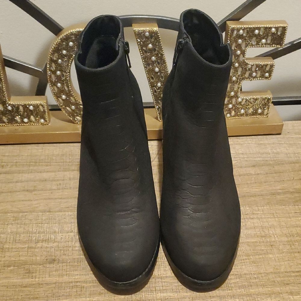Vaneli Udette Black Leather Side Zip Round Toe Ankle Boots Women's Sz 10.5 Boho